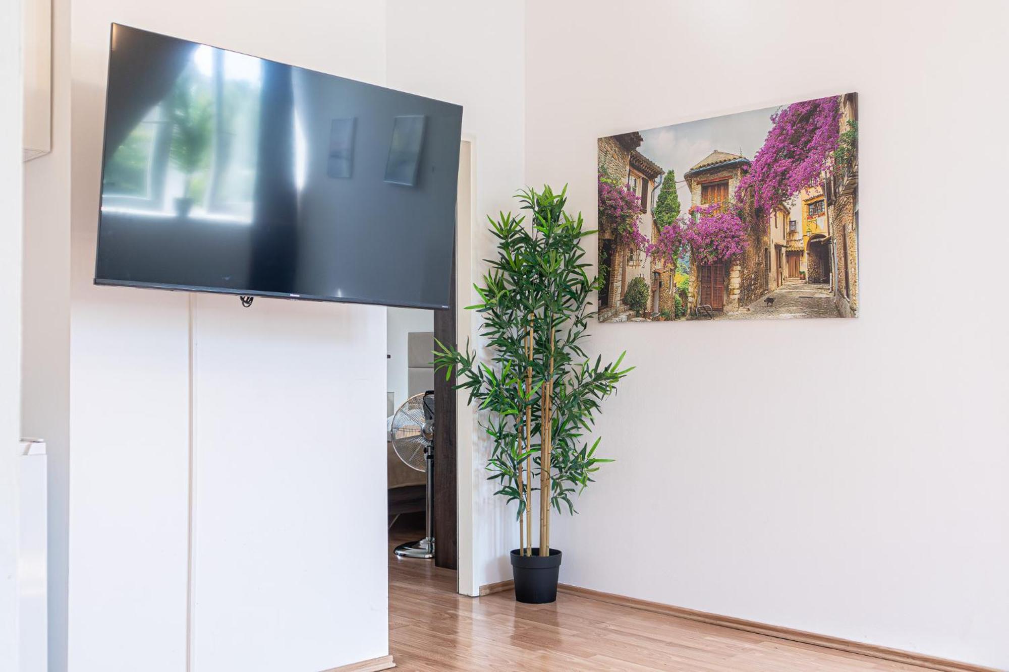 Spacious 2Br Apt Great Location - Near Schoenbrunn เวียนนา ภายนอก รูปภาพ