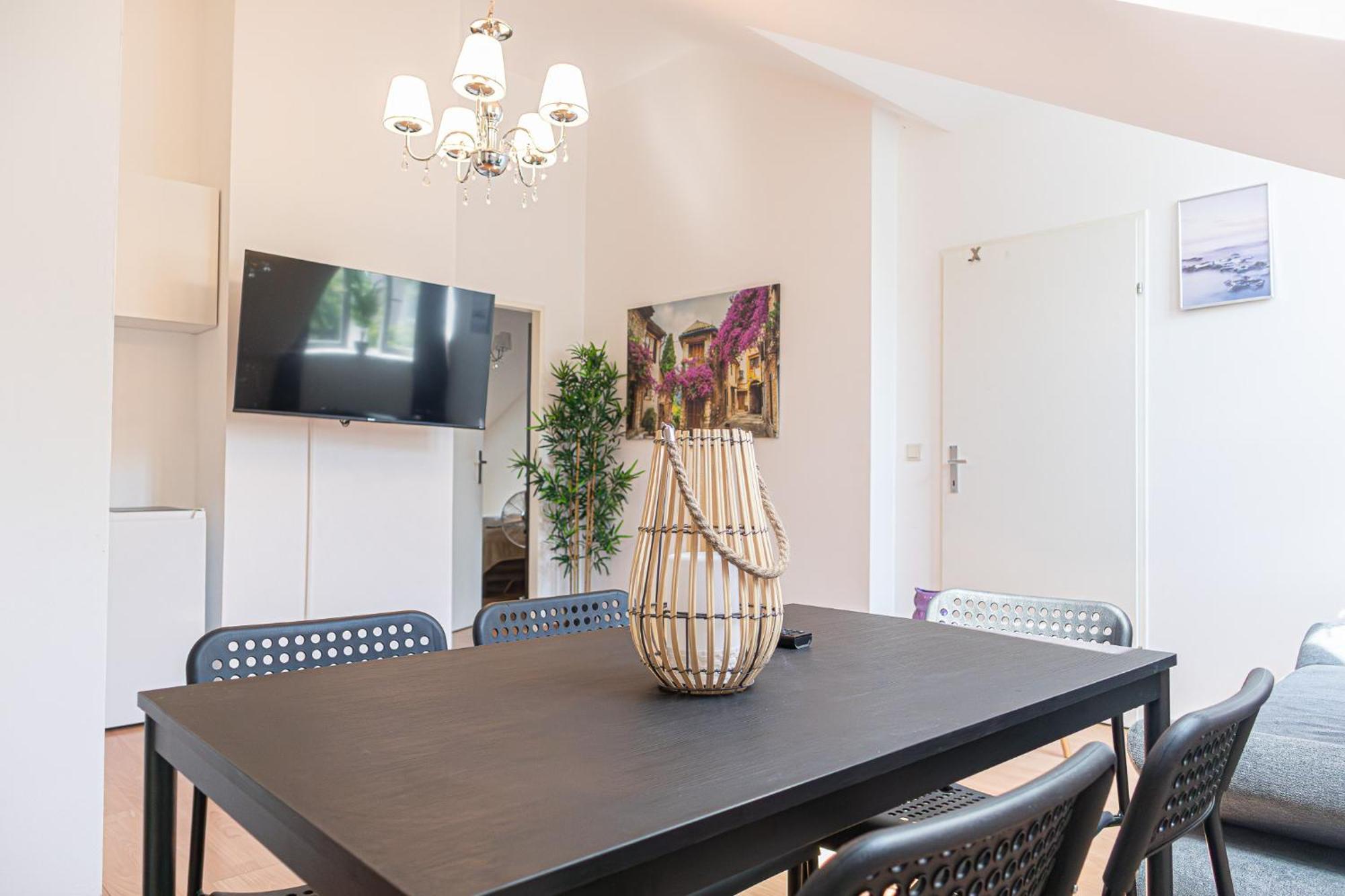 Spacious 2Br Apt Great Location - Near Schoenbrunn เวียนนา ภายนอก รูปภาพ