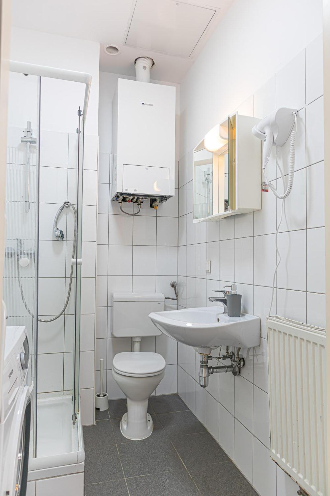 Spacious 2Br Apt Great Location - Near Schoenbrunn เวียนนา ภายนอก รูปภาพ