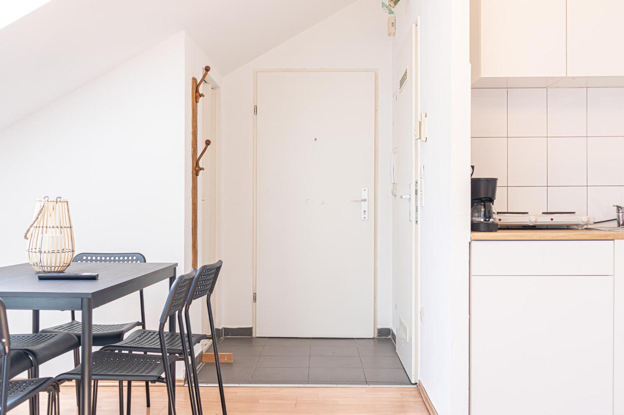 Spacious 2Br Apt Great Location - Near Schoenbrunn เวียนนา ภายนอก รูปภาพ