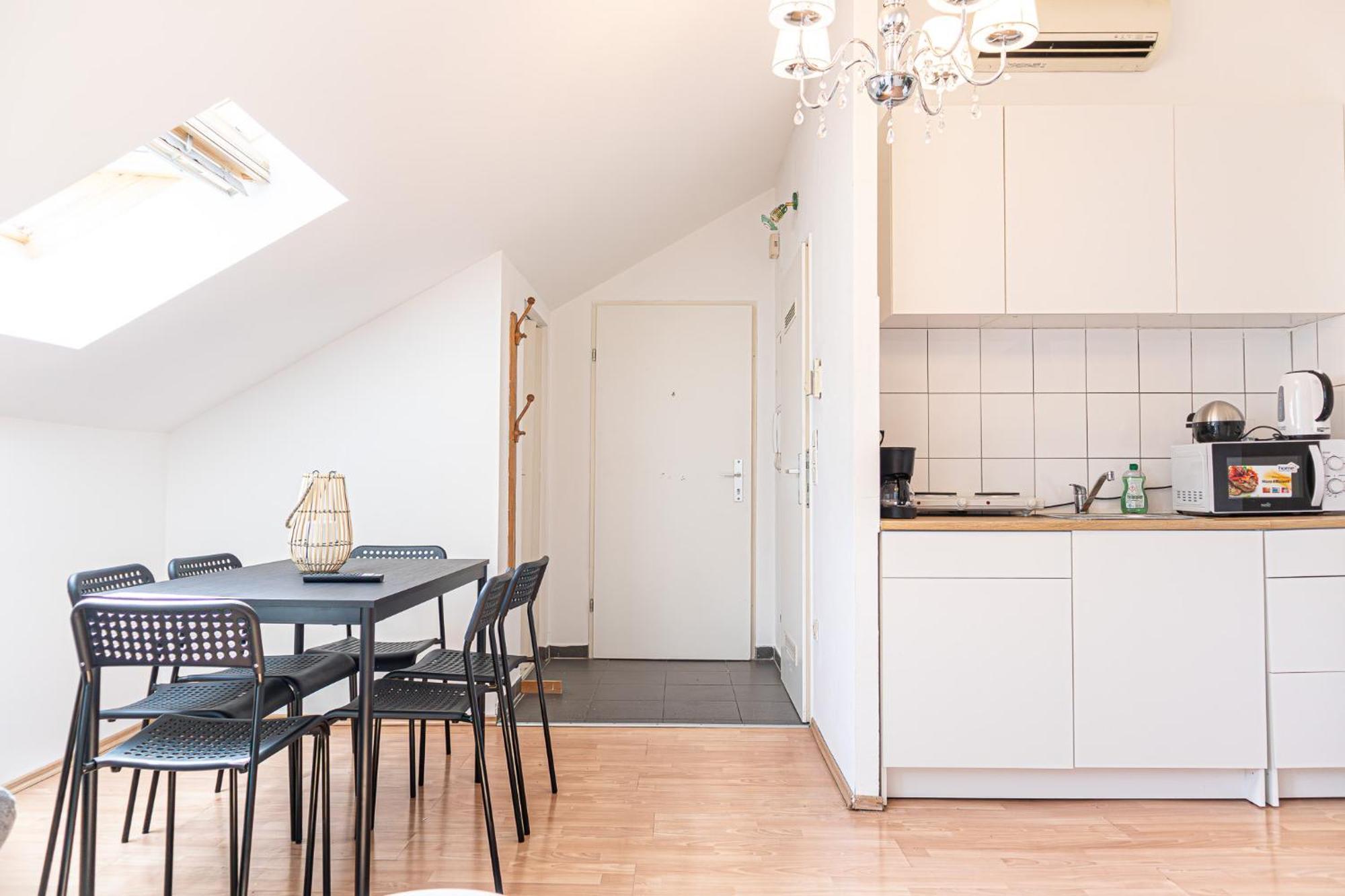 Spacious 2Br Apt Great Location - Near Schoenbrunn เวียนนา ภายนอก รูปภาพ